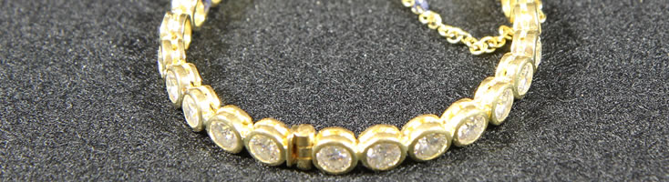 19ct golid solid bangle, 25 diamond set